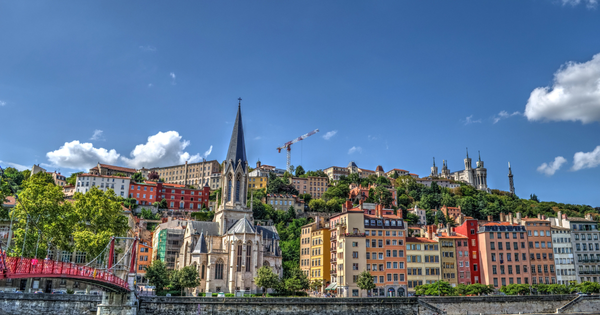 Immobilier à Lyon en 2025 : Pourquoi faire appel à un chasseur immobilier et un courtier est plus stratégique que jamais