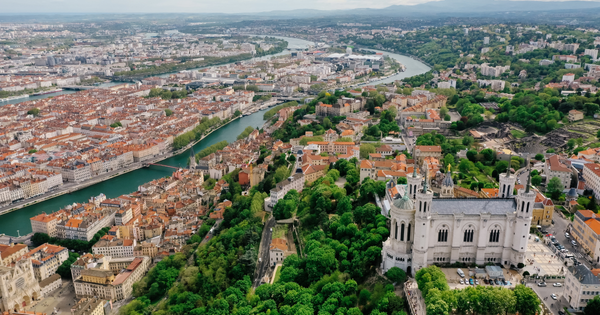 INVESTISSEMENT LOCATIF LYON 2025 : RENDEMENTS, QUARTIERS, FINANCEMENT